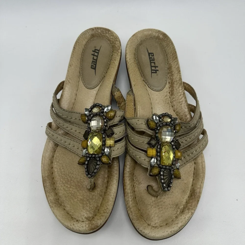 EARTH Saffron Thong Flips Flops Sandals Shoes Women's US Size 8 Jeweled